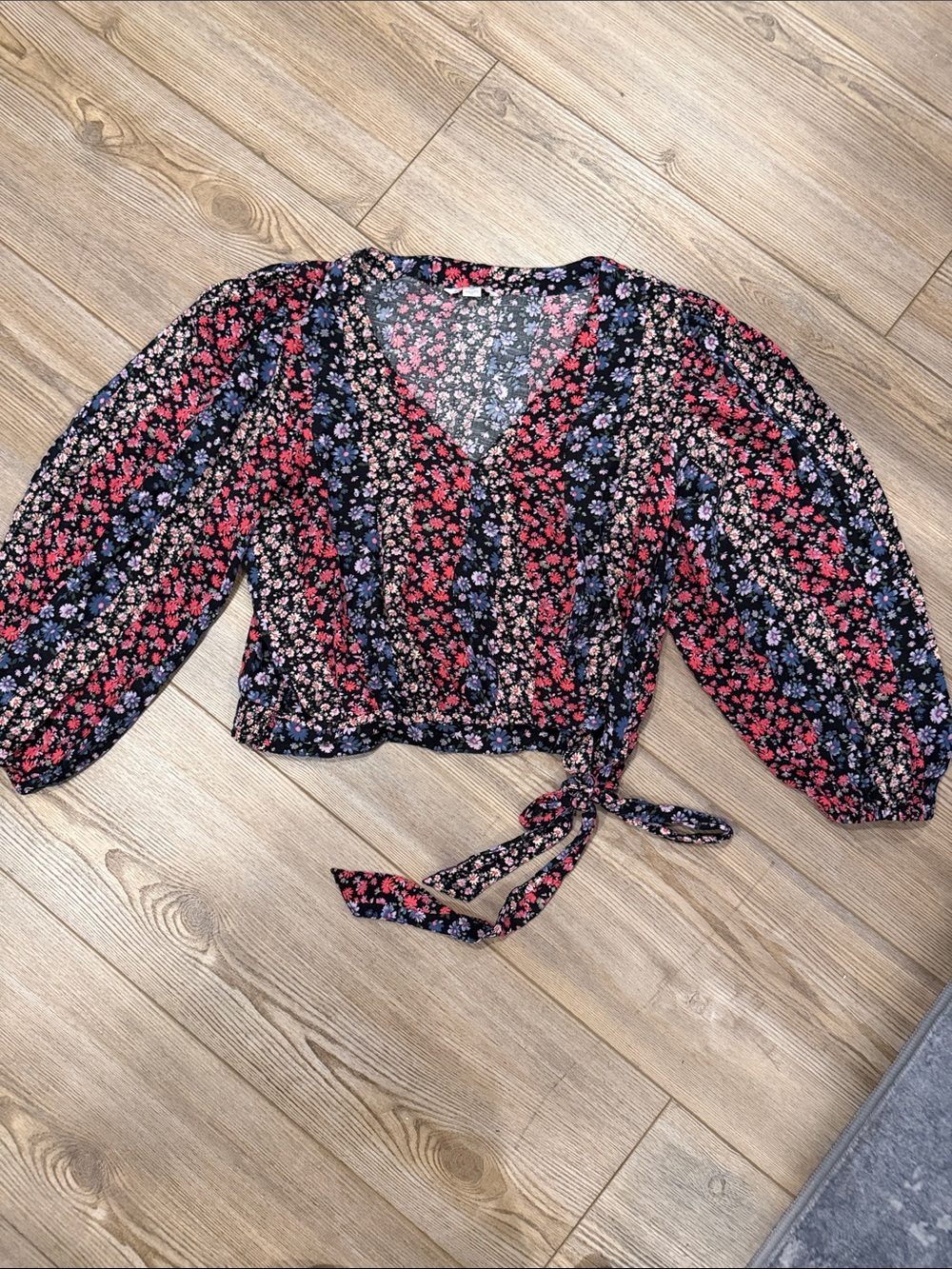 American Eagle Outfitters Black Floral Wrap Tie Crop Top